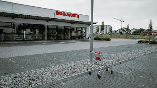 are woolworths stores open on new year’s day